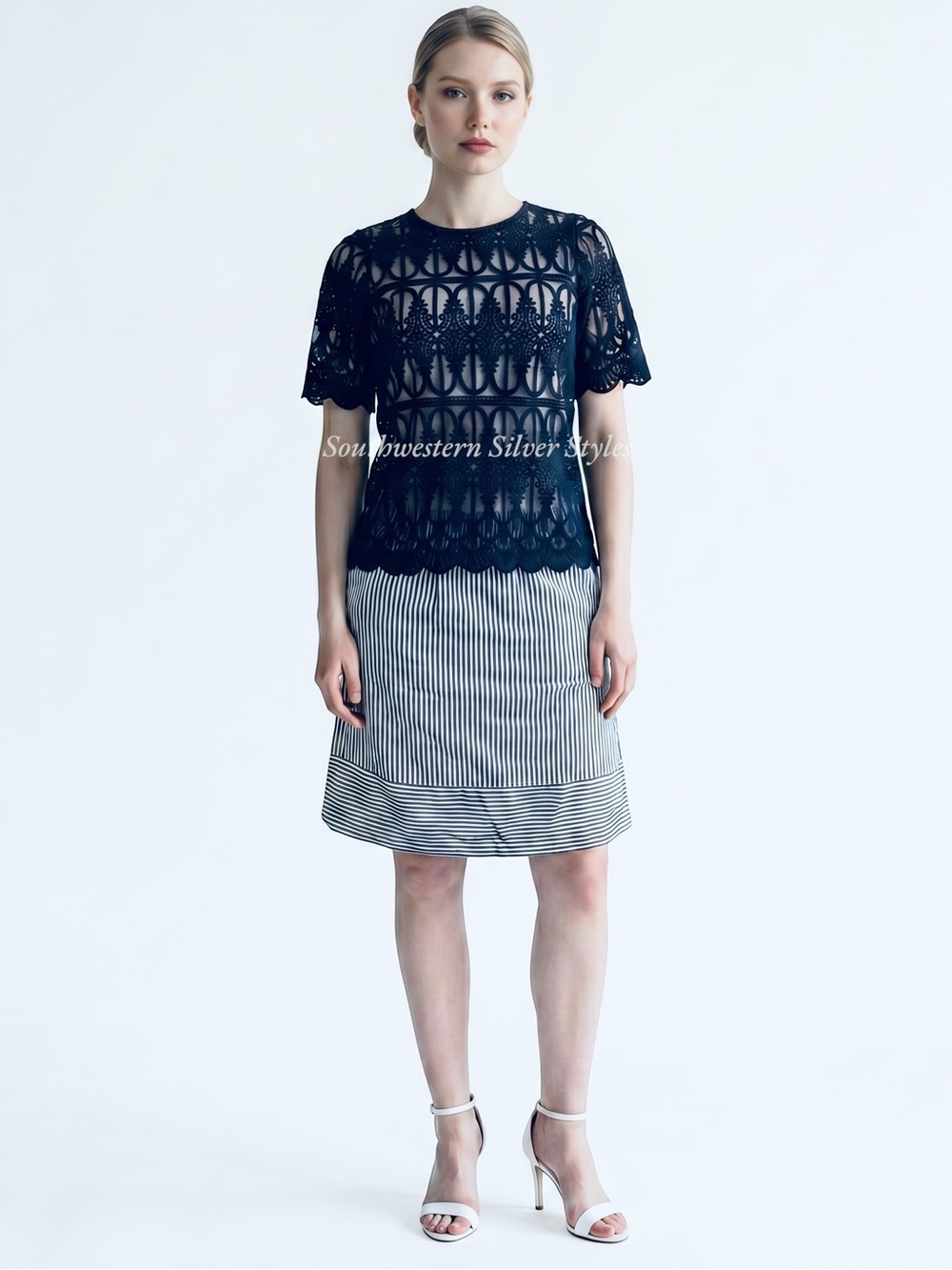 En & Elle By Anthropologie Dark Navy Blue Size 2 Intricate Embroidered Lace Top